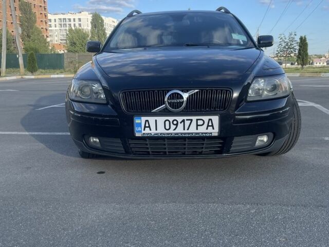 Черный Вольво В50, объемом двигателя 1.6 л и пробегом 395 тыс. км за 4700 $, фото 1 на Automoto.ua