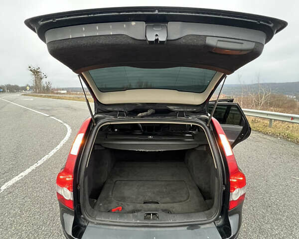 Черный Вольво В50, объемом двигателя 1.8 л и пробегом 275 тыс. км за 4299 $, фото 4 на Automoto.ua