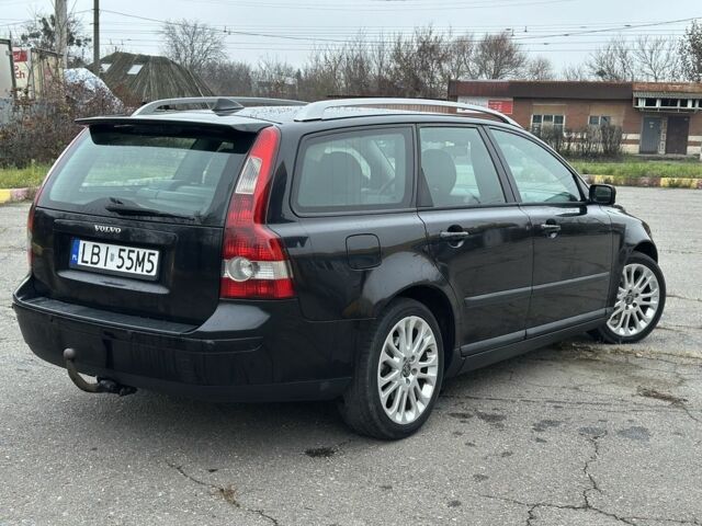 Черный Вольво В50, объемом двигателя 1.6 л и пробегом 123 тыс. км за 2900 $, фото 3 на Automoto.ua