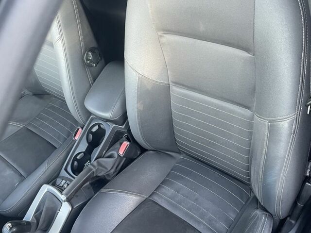 Черный Вольво В50, объемом двигателя 1.6 л и пробегом 395 тыс. км за 4700 $, фото 10 на Automoto.ua