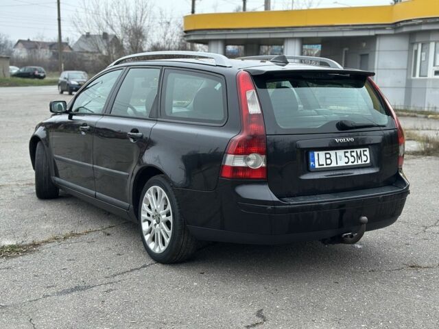 Черный Вольво В50, объемом двигателя 1.6 л и пробегом 123 тыс. км за 2900 $, фото 2 на Automoto.ua