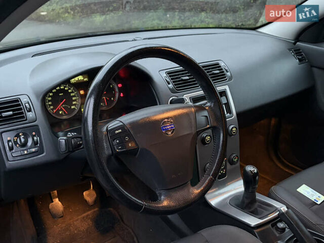 Чорний Вольво V50, об'ємом двигуна 1.8 л та пробігом 243 тис. км за 5490 $, фото 2 на Automoto.ua