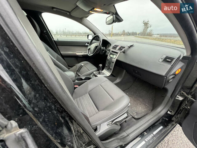 Черный Вольво В50, объемом двигателя 1.8 л и пробегом 275 тыс. км за 4299 $, фото 6 на Automoto.ua
