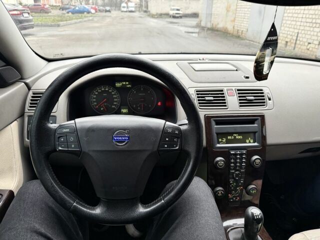 Чорний Вольво V50, об'ємом двигуна 0 л та пробігом 352 тис. км за 3000 $, фото 7 на Automoto.ua