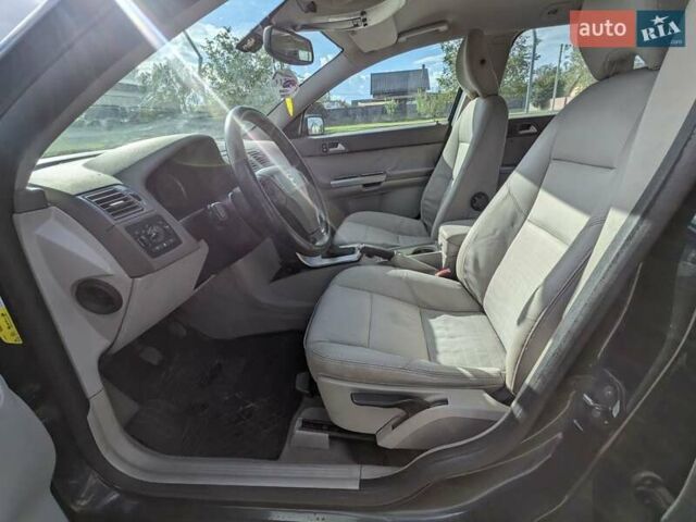 Черный Вольво В50, объемом двигателя 1.6 л и пробегом 305 тыс. км за 2750 $, фото 3 на Automoto.ua