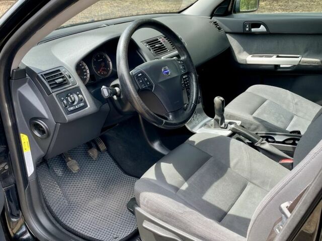 Чорний Вольво V50, об'ємом двигуна 2 л та пробігом 300 тис. км за 5100 $, фото 10 на Automoto.ua