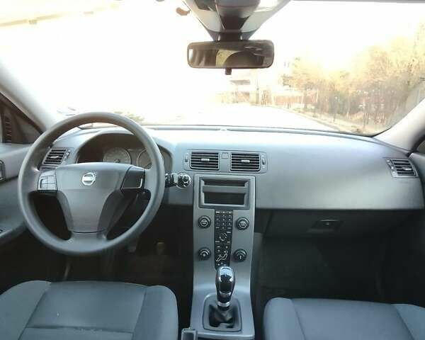 Черный Вольво В50, объемом двигателя 2 л и пробегом 290 тыс. км за 4800 $, фото 15 на Automoto.ua