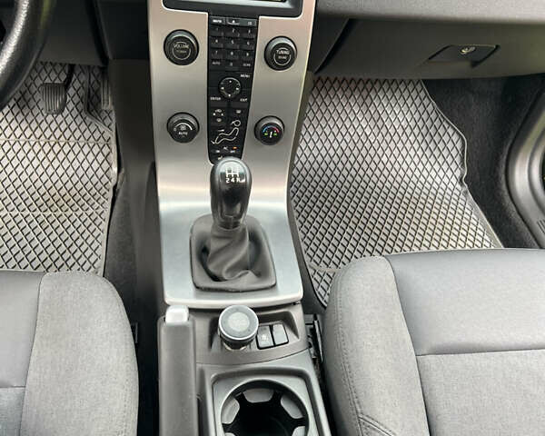 Чорний Вольво V50, об'ємом двигуна 1.6 л та пробігом 340 тис. км за 5000 $, фото 15 на Automoto.ua