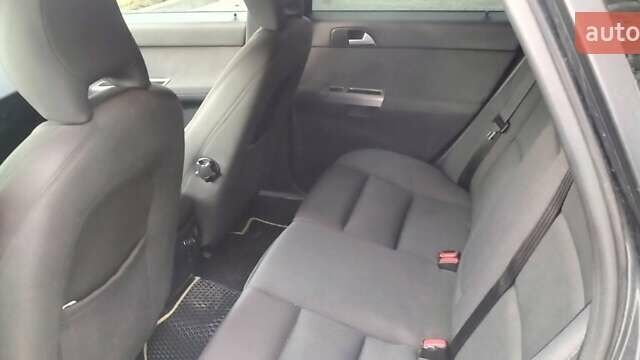 Черный Вольво В50, объемом двигателя 1.56 л и пробегом 296 тыс. км за 4500 $, фото 2 на Automoto.ua