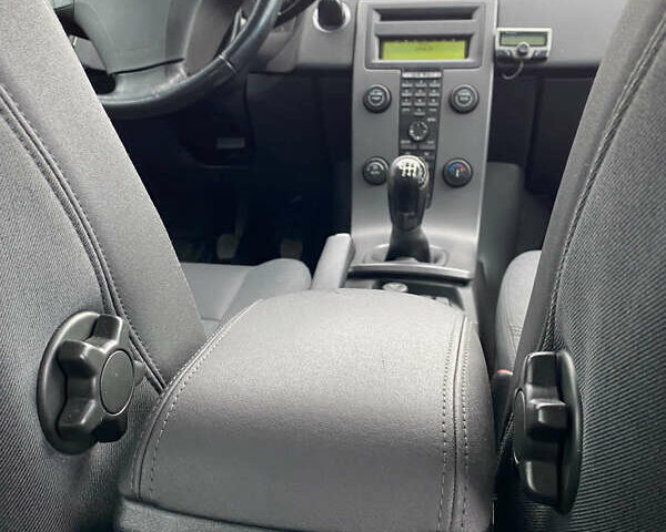 Черный Вольво В50, объемом двигателя 2 л и пробегом 300 тыс. км за 4000 $, фото 6 на Automoto.ua