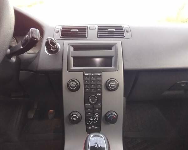 Черный Вольво В50, объемом двигателя 2 л и пробегом 290 тыс. км за 4800 $, фото 16 на Automoto.ua