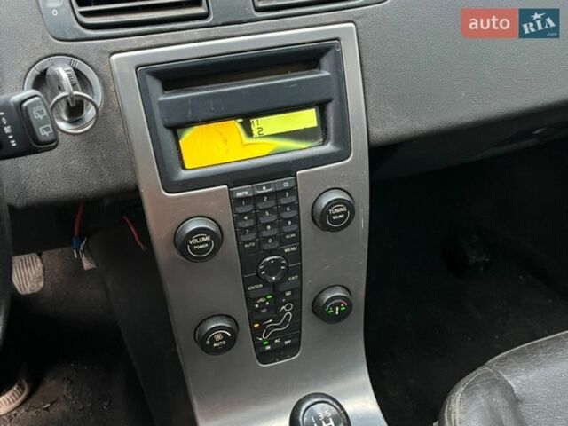 Черный Вольво В50, объемом двигателя 1.56 л и пробегом 390 тыс. км за 2200 $, фото 12 на Automoto.ua