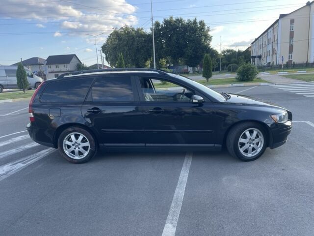 Черный Вольво В50, объемом двигателя 1.6 л и пробегом 395 тыс. км за 4700 $, фото 2 на Automoto.ua