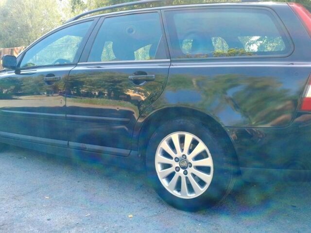 Чорний Вольво V50, об'ємом двигуна 2 л та пробігом 300 тис. км за 2549 $, фото 5 на Automoto.ua
