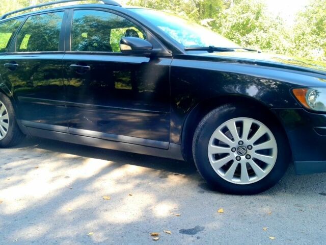 Чорний Вольво V50, об'ємом двигуна 2 л та пробігом 300 тис. км за 2549 $, фото 2 на Automoto.ua