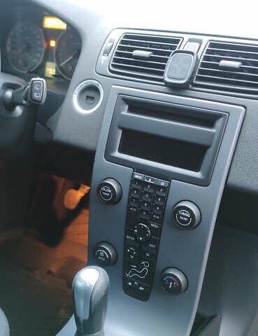 Черный Вольво В50, объемом двигателя 1.8 л и пробегом 240 тыс. км за 5600 $, фото 9 на Automoto.ua