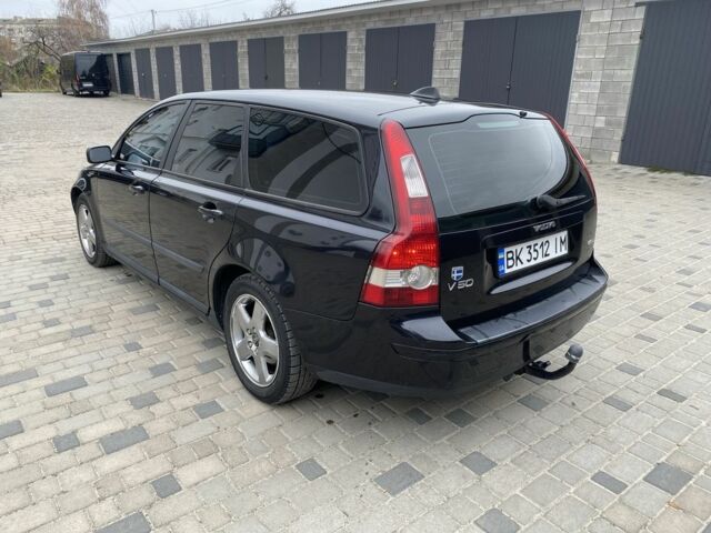 Черный Вольво В50, объемом двигателя 2 л и пробегом 300 тыс. км за 4900 $, фото 3 на Automoto.ua