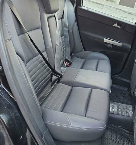 Черный Вольво В50, объемом двигателя 1.56 л и пробегом 200 тыс. км за 5900 $, фото 5 на Automoto.ua