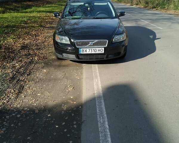 Черный Вольво В50, объемом двигателя 1.8 л и пробегом 330 тыс. км за 4999 $, фото 1 на Automoto.ua