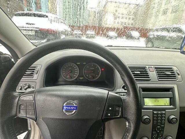 Черный Вольво В50, объемом двигателя 2 л и пробегом 315 тыс. км за 2850 $, фото 8 на Automoto.ua