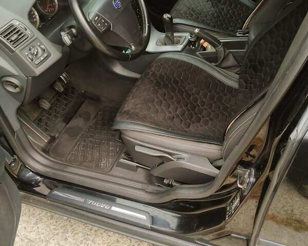 Черный Вольво В50, объемом двигателя 1.8 л и пробегом 330 тыс. км за 4999 $, фото 4 на Automoto.ua