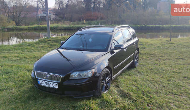 Черный Вольво В50, объемом двигателя 1.8 л и пробегом 240 тыс. км за 5600 $, фото 1 на Automoto.ua