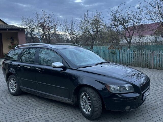 Черный Вольво В50, объемом двигателя 1.6 л и пробегом 239 тыс. км за 2600 $, фото 2 на Automoto.ua