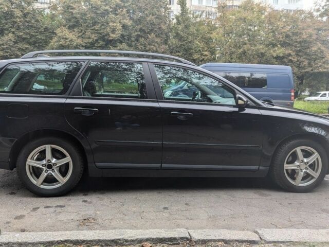 Вольво В50 2006 в Ровно на Automoto.ua Черный Вольво В50, объемом двигателя 2 л и пробегом 235 тыс. км за 3136 $, фото 3 на Automoto.ua