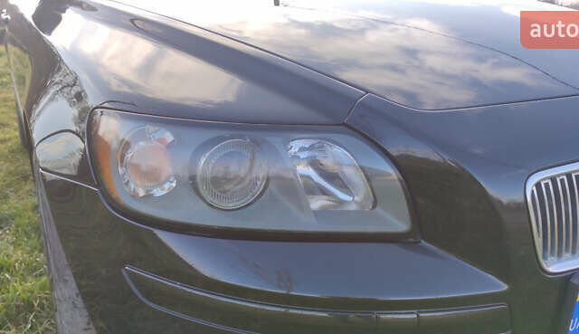 Черный Вольво В50, объемом двигателя 1.8 л и пробегом 240 тыс. км за 5600 $, фото 5 на Automoto.ua