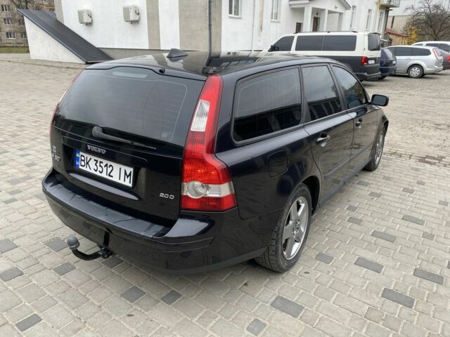 Черный Вольво В50, объемом двигателя 2 л и пробегом 300 тыс. км за 4900 $, фото 5 на Automoto.ua