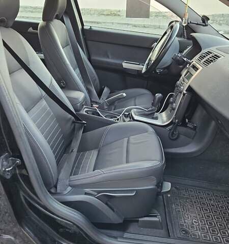 Черный Вольво В50, объемом двигателя 1.56 л и пробегом 200 тыс. км за 5900 $, фото 6 на Automoto.ua