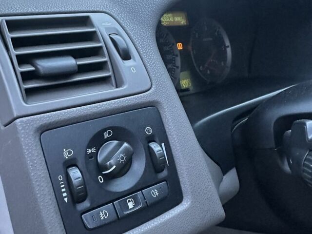 Черный Вольво В50, объемом двигателя 1.6 л и пробегом 239 тыс. км за 2600 $, фото 6 на Automoto.ua