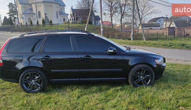 Черный Вольво В50, объемом двигателя 1.8 л и пробегом 240 тыс. км за 5600 $, фото 2 на Automoto.ua