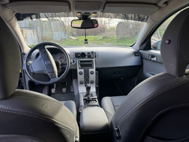 Черный Вольво В50, объемом двигателя 2 л и пробегом 380 тыс. км за 3800 $, фото 4 на Automoto.ua