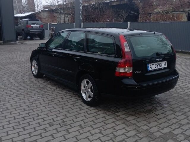 Черный Вольво В50, объемом двигателя 1.6 л и пробегом 270 тыс. км за 3950 $, фото 4 на Automoto.ua