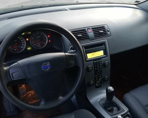 Черный Вольво В50, объемом двигателя 1.6 л и пробегом 242 тыс. км за 4700 $, фото 20 на Automoto.ua