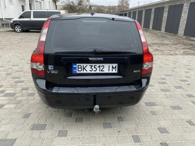 Черный Вольво В50, объемом двигателя 2 л и пробегом 300 тыс. км за 4900 $, фото 4 на Automoto.ua