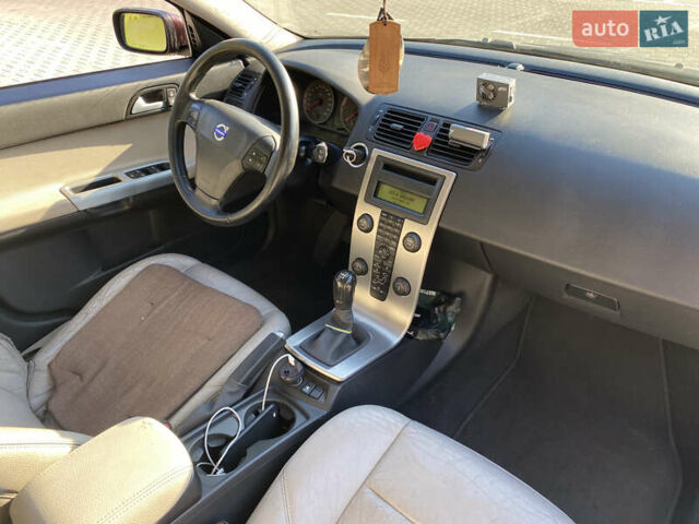 Черный Вольво В50, объемом двигателя 1.56 л и пробегом 397 тыс. км за 4600 $, фото 4 на Automoto.ua