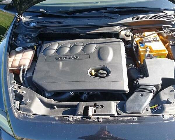 Чорний Вольво V50, об'ємом двигуна 2 л та пробігом 235 тис. км за 7099 $, фото 2 на Automoto.ua