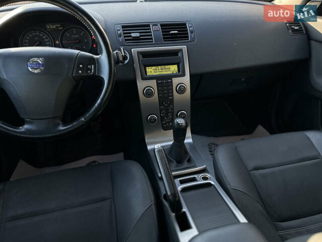 Черный Вольво В50, объемом двигателя 2 л и пробегом 290 тыс. км за 6800 $, фото 36 на Automoto.ua