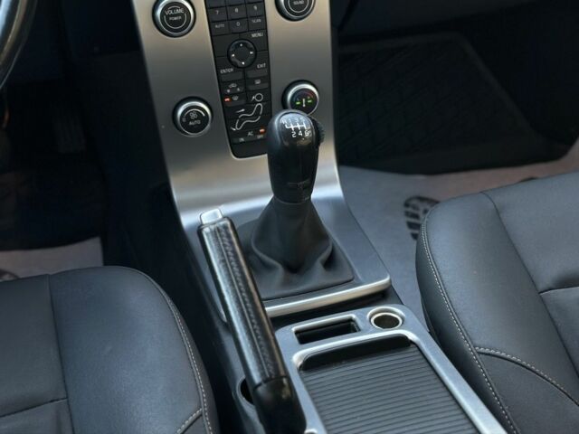 Черный Вольво В50, объемом двигателя 2 л и пробегом 290 тыс. км за 6800 $, фото 22 на Automoto.ua