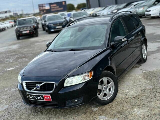 Черный Вольво В50, объемом двигателя 1.6 л и пробегом 302 тыс. км за 6290 $, фото 2 на Automoto.ua