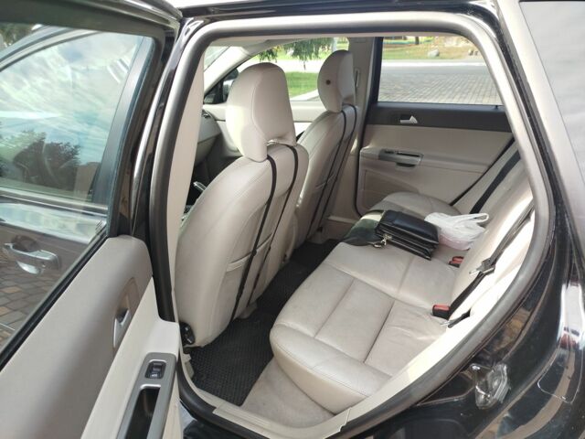 Черный Вольво В50, объемом двигателя 1.6 л и пробегом 260 тыс. км за 5500 $, фото 4 на Automoto.ua