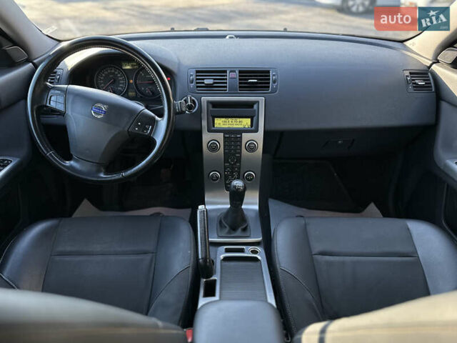 Черный Вольво В50, объемом двигателя 2 л и пробегом 290 тыс. км за 6800 $, фото 27 на Automoto.ua