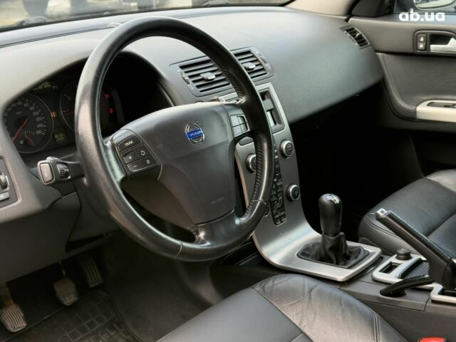 Черный Вольво В50, объемом двигателя 1.6 л и пробегом 302 тыс. км за 6290 $, фото 19 на Automoto.ua