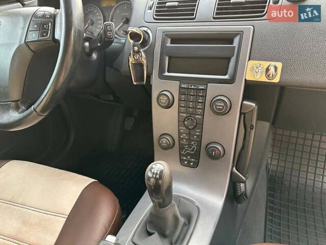 Черный Вольво В50, объемом двигателя 1.56 л и пробегом 316 тыс. км за 6000 $, фото 15 на Automoto.ua