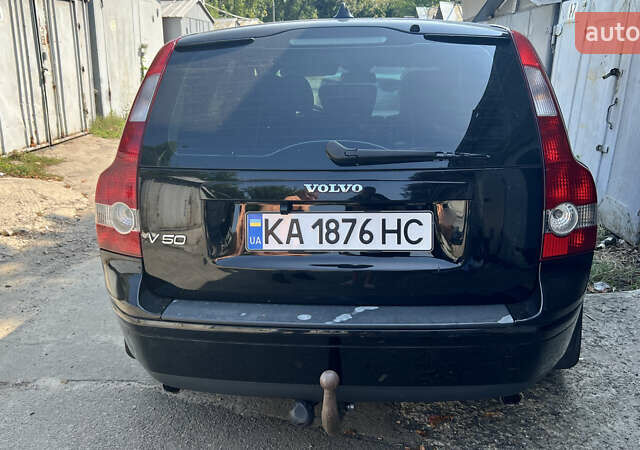 Чорний Вольво V50, об'ємом двигуна 2.4 л та пробігом 308 тис. км за 6100 $, фото 4 на Automoto.ua