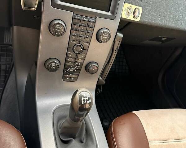 Черный Вольво В50, объемом двигателя 1.56 л и пробегом 316 тыс. км за 6000 $, фото 21 на Automoto.ua