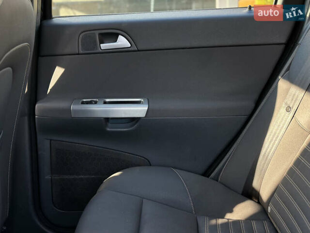 Черный Вольво В50, объемом двигателя 2 л и пробегом 290 тыс. км за 6800 $, фото 44 на Automoto.ua