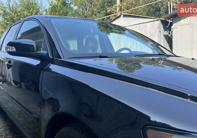 Чорний Вольво V50, об'ємом двигуна 2.4 л та пробігом 308 тис. км за 6100 $, фото 2 на Automoto.ua